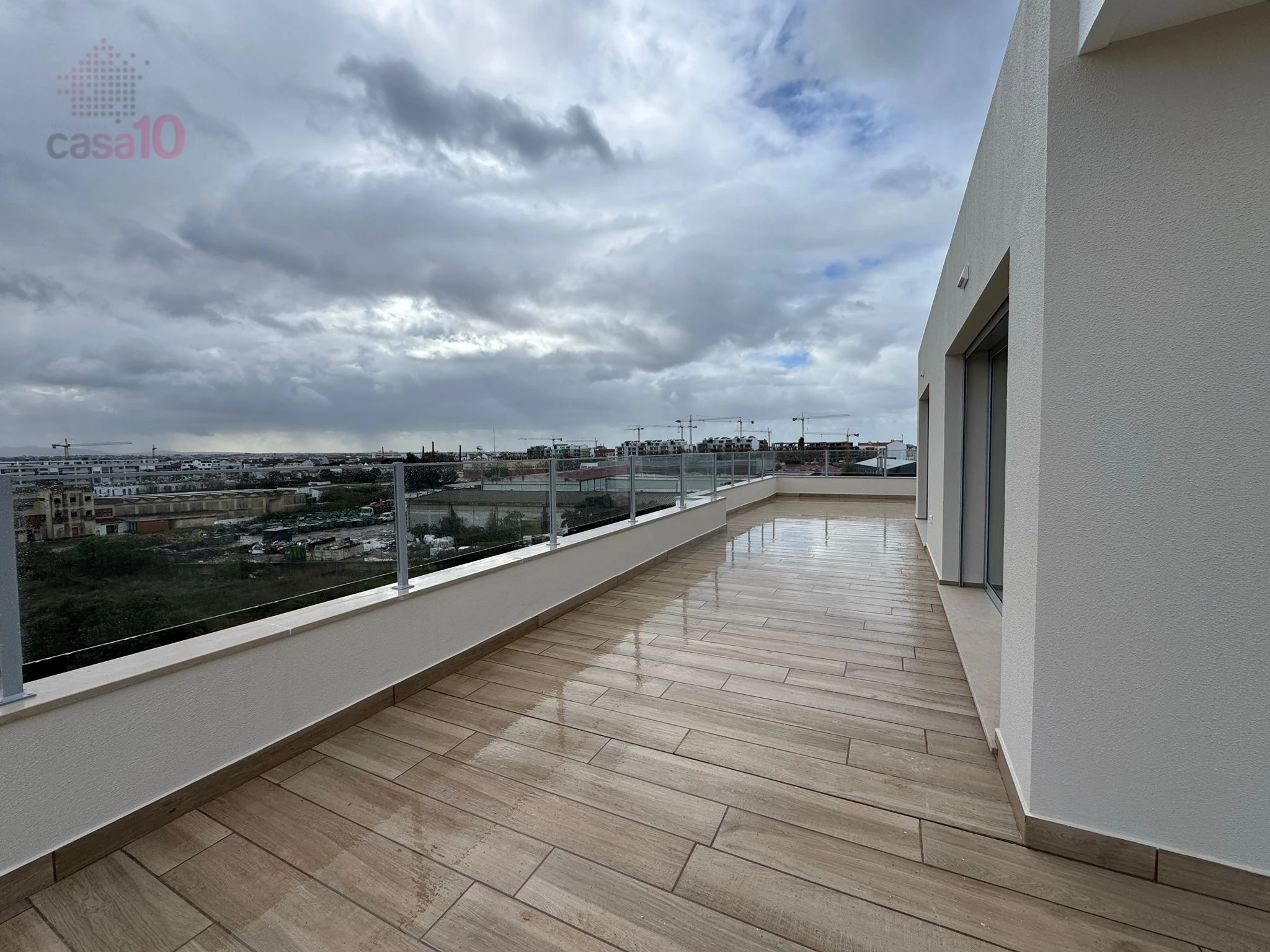 T4 DUPLEX, WITH EXCELLENT TERRACE, FOR RENT IN MONTIJO